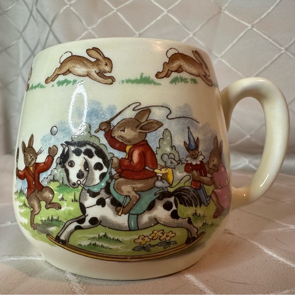 Royal Doulton Bunnykins one-handled baby cup - Picture 1 of 7